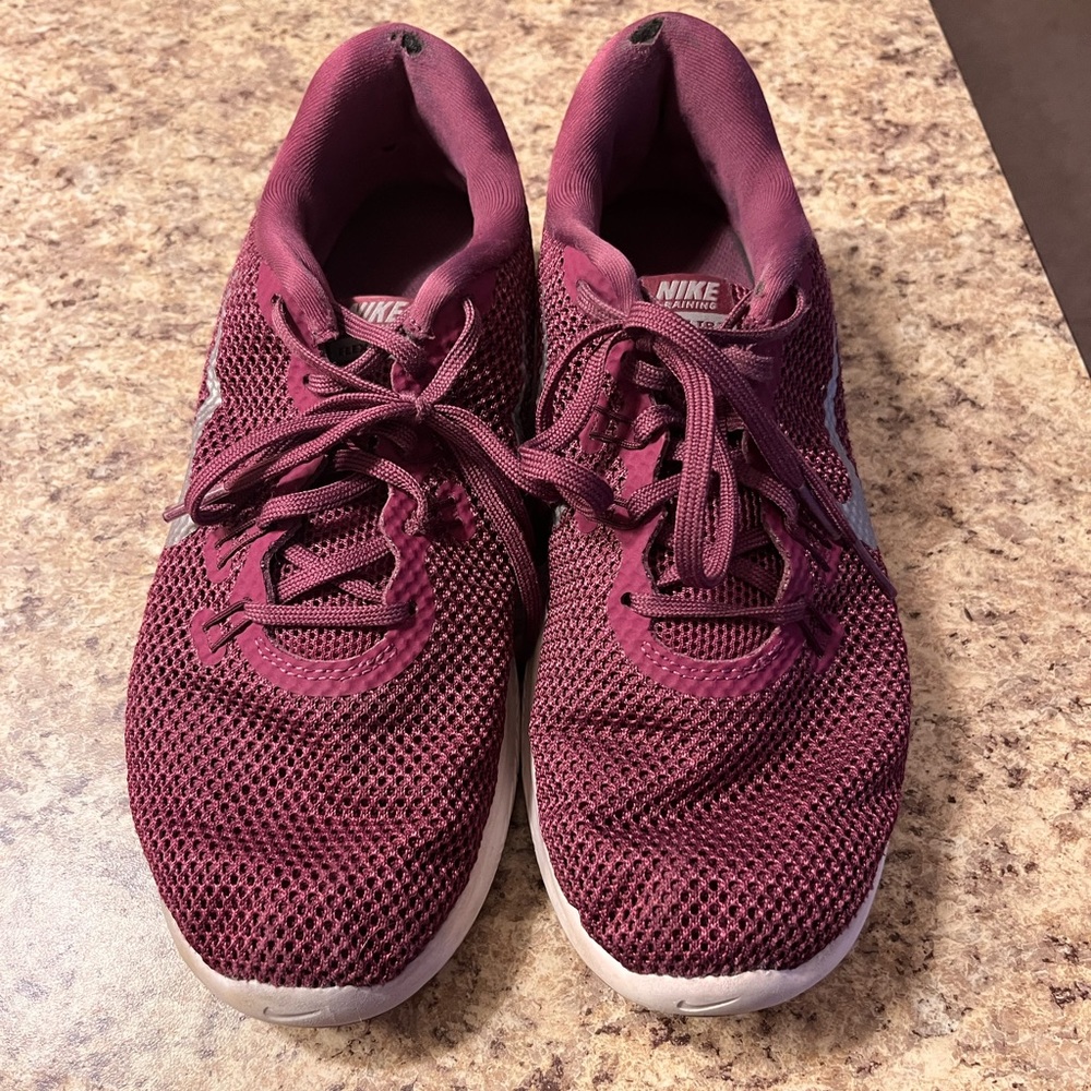 Maroon Nike flex athletic shoe